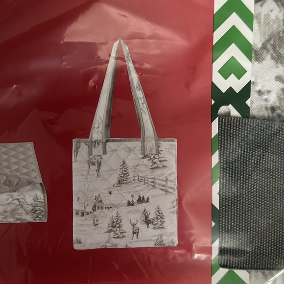 The holiday collection full/queen four piece quilt set new with tags - Picture 8 of 9